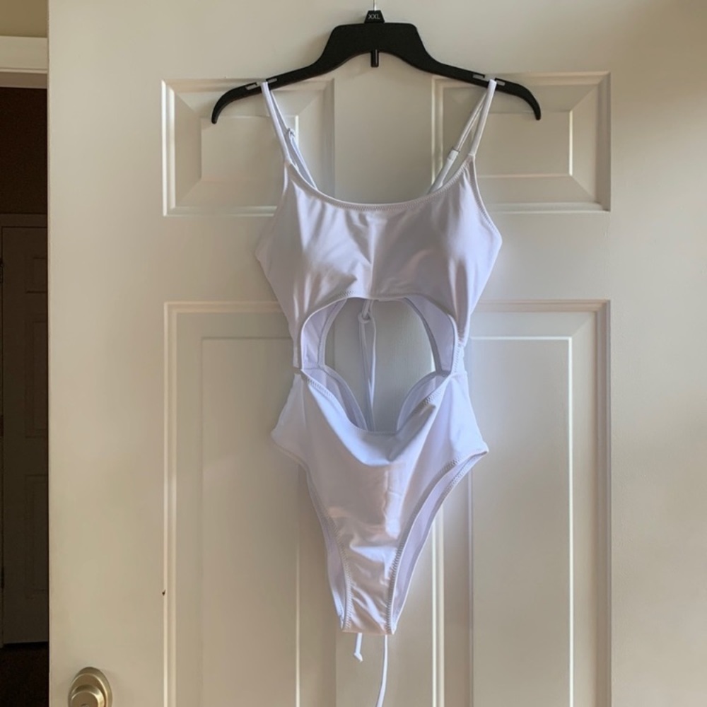 3/$15 NWOT Meyeeka White One Piece Swimsuit Size Medium